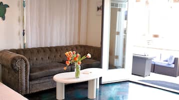 Smart TV, fireplace, printers