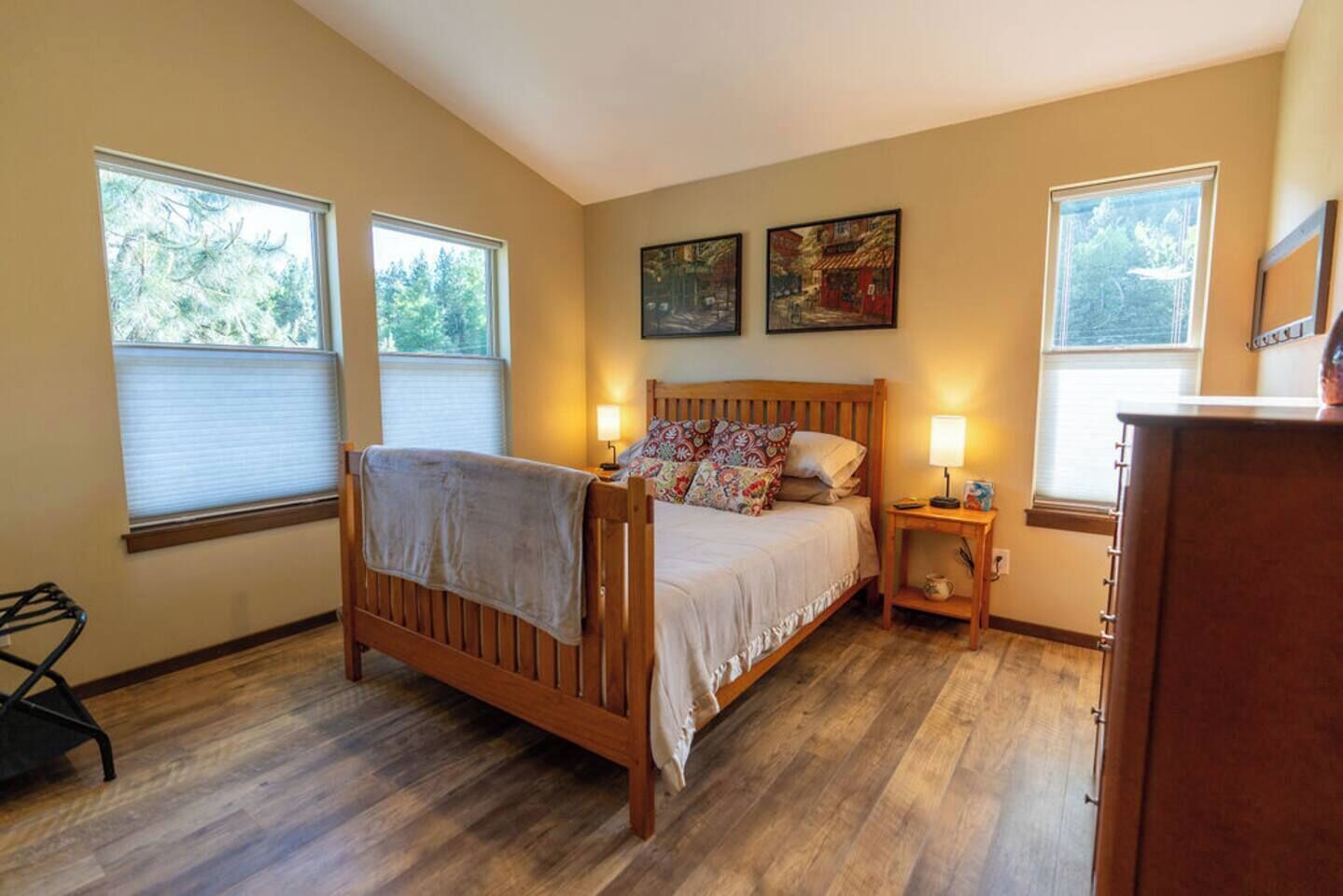 2 soveværelser, skrivebord, strygejern/strygebræt, weekendseng