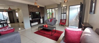 Charming 3-bedroom house with WiFi, AC in welcoming San Salvador