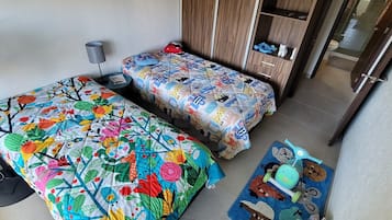3 habitaciones, tabla de planchar con plancha, cuna de viaje y wifi