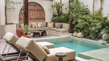 Vila Deluks, 2 kamar tidur, patio, pemandangan kolam renang | 2 kamar tidur, seprai katun Mesir, seprai premium, dan brankas