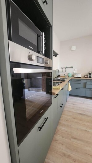 Microonde, forno, lavastoviglie, macchina per tè/caffè