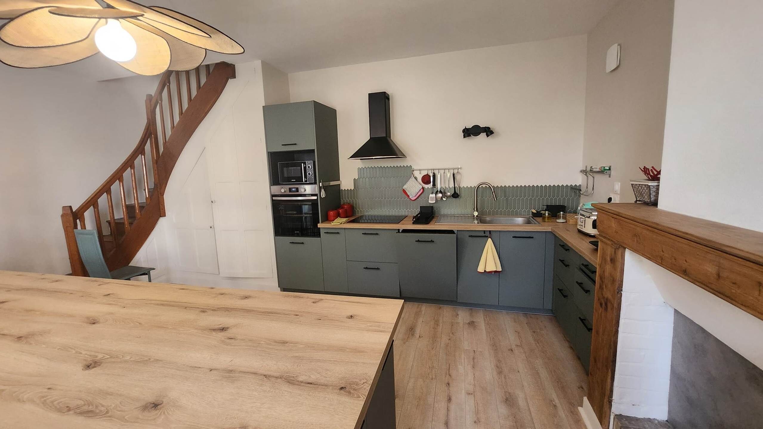 Micro-ondes, four, lave-vaisselle, cafetière/bouilloire