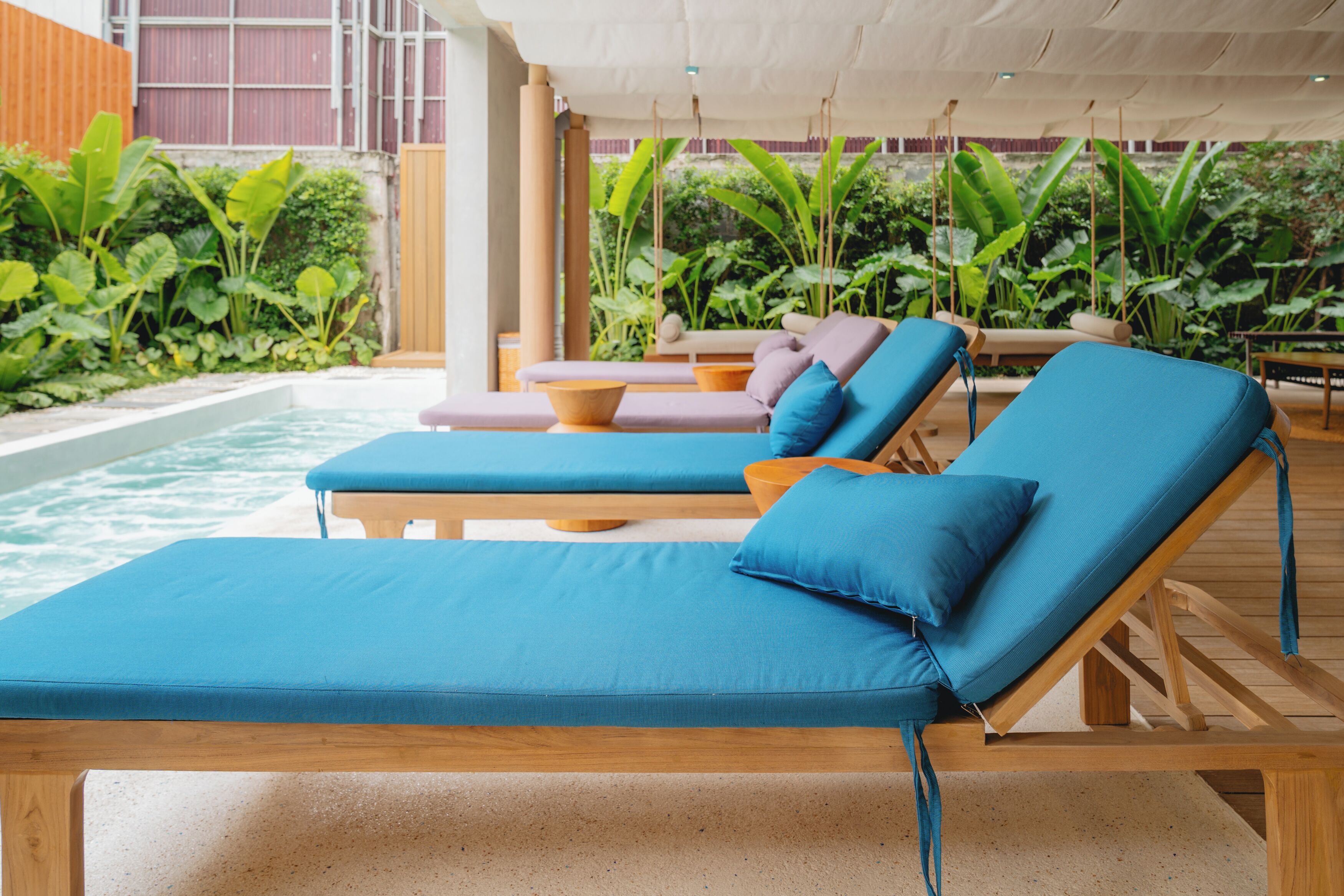 สระว่ายน้ำกลางแจ้ง