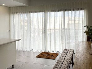 Interior - King beds, fireplace, spa bath. Parking. Central. (Hobart)