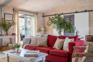 TV, fireplace, stereo