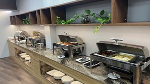 Petit déjeuner composé de spécialités régionales compris tous les jours