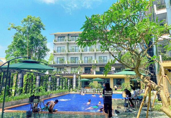 Seasonal outdoor pool