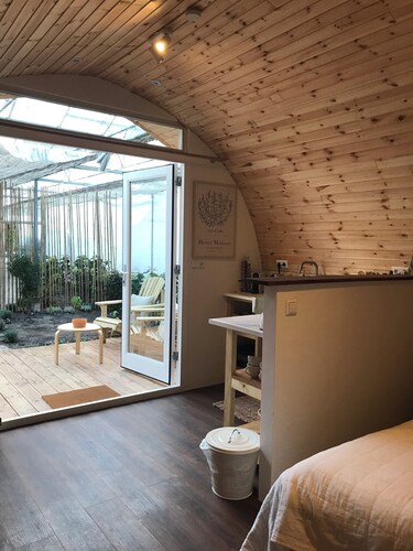 Unique Tiny House with Hot tub