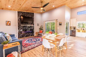 Smart TV, fireplace