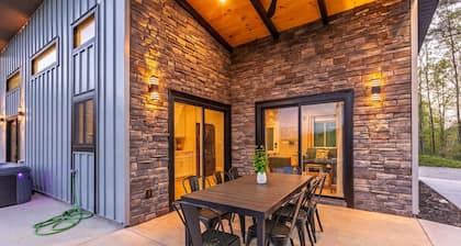 Eagle Retreat Mountain Getaway | Great Views!