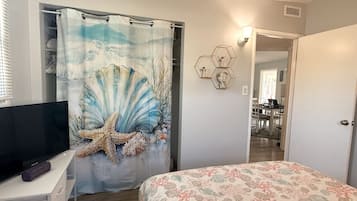 Skrivebord, strygejern/strygebræt, gratis Wi-Fi, sengetøj