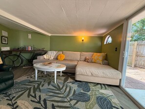 Smart TV, fireplace, books, offices