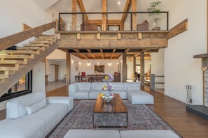 المنشأة من الداخل