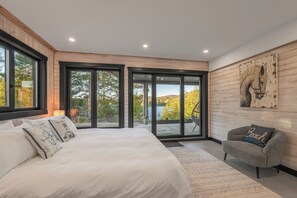 8 bedrooms, iron/ironing board, WiFi, bed sheets