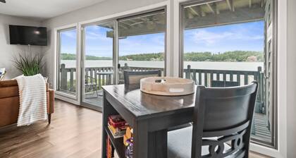 Couples Retreat: Updated Condo w/ Resort Amenities, Lake Views, Pool Private Boat Ramp