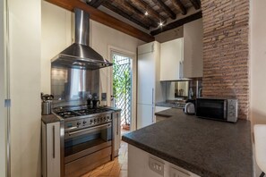 Micro-ondes, four, plaque de cuisson, lave-vaisselle