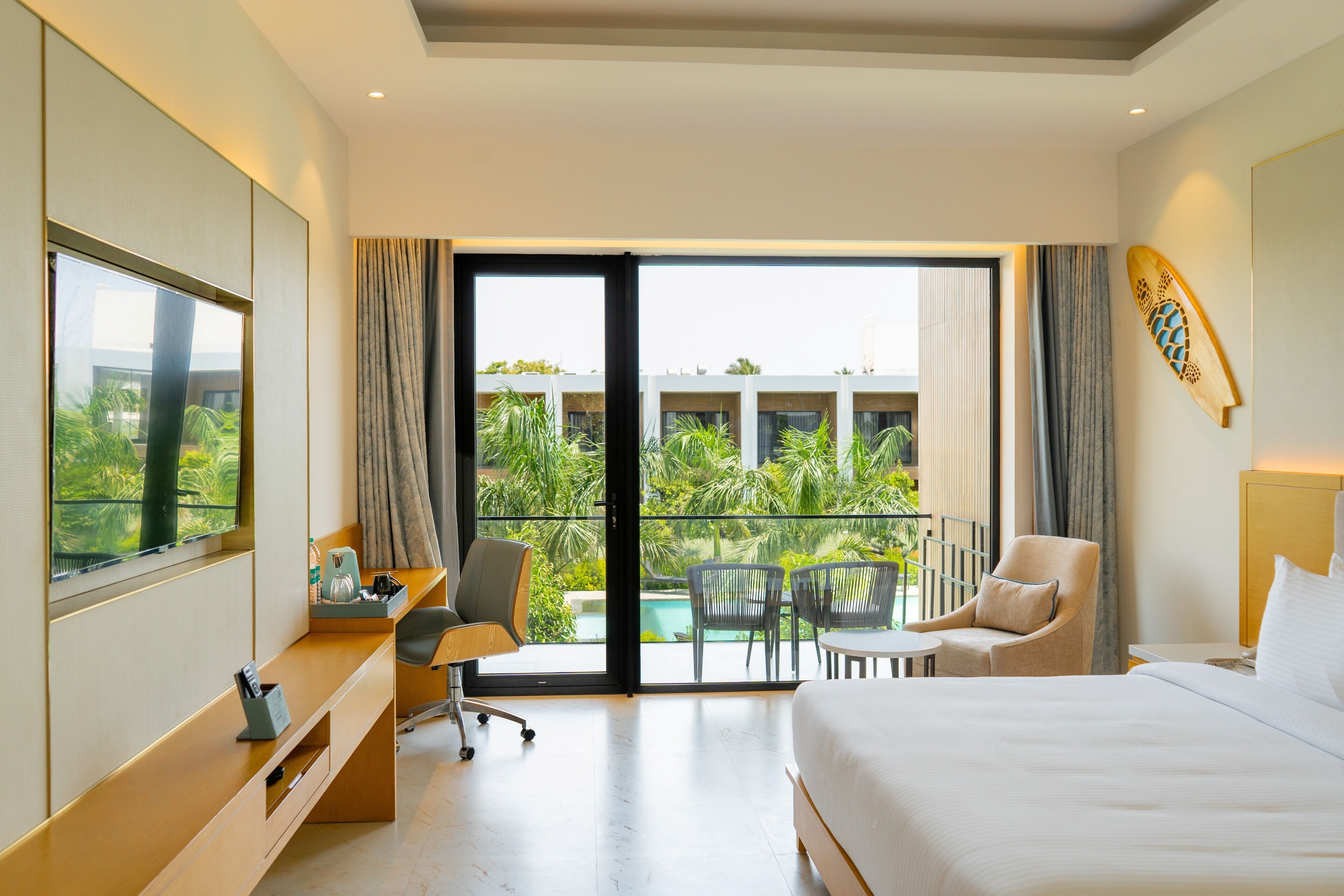 Royal Double Room, Patio, Pool View | Pemandangan dari bilik