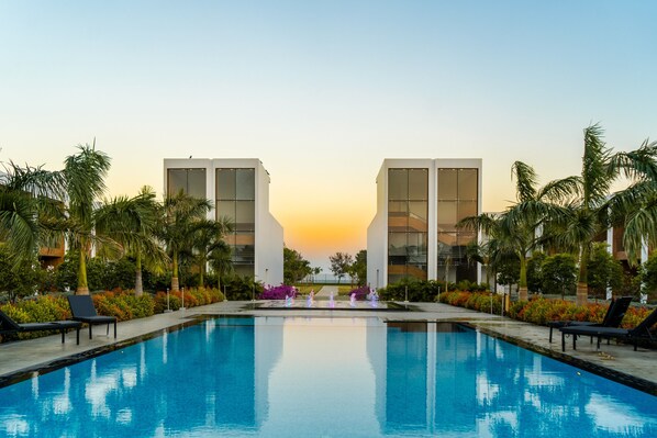 Outdoor pool - The Shore Trishvam (Puducherry)
