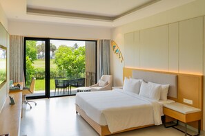 Bayview Bliss | In-room safe, desk, laptop workspace, soundproofing - The Shore Trishvam (Puducherry)