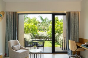 Luxury-Doppelzimmer, Terrasse, Gartenblick | Ausblick vom Zimmer