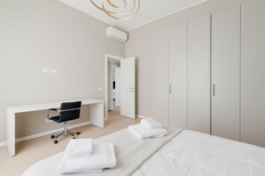 2 bedrooms, desk, iron/ironing board, WiFi