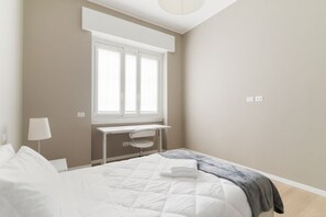 2 bedrooms, desk, iron/ironing board, WiFi