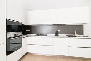 Fridge, microwave, oven, stovetop