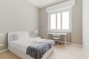 2 bedrooms, desk, iron/ironing board, WiFi