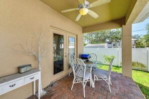 Outdoor dining - 5 Mi to Beach: Family Retreat in Sarasota! (Sarasota)