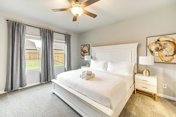 4 عدّة غرف نوم ومكتب ومكواة/لوح كي وواي فاي