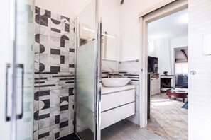 Familie resortwoning, 2 slaapkamers, 2 badkamers (La Rosa dei Venti) | Badkamer