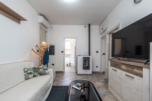 Casa geminada família, 2 quartos, 2 banheiros (La Rosa dei Venti) | Sala de estar | Lareira