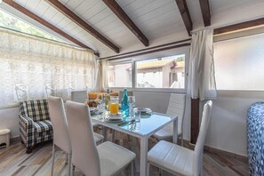 Casa geminada família, 2 quartos, 2 banheiros (La Rosa dei Venti) | Sala de jantar