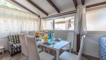 Family Townhome, Multiple Bedrooms, 2 Bathrooms (La Rosa dei Venti) | Dining