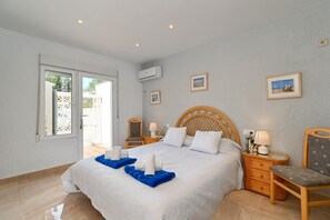 Villa - Ker Blanc in J vea With 5 Bedrooms and 4 Bathrooms (Javea)