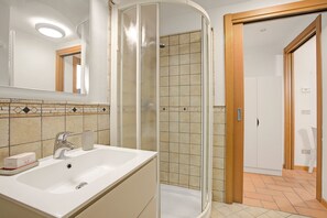 Apartment - Lemon House With Shared Pool (Gardone Riviera)