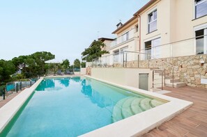 5 bedrooms