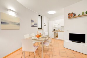 Apartment | 2 bedrooms - Magnolia House With Shared Pool (Gardone Riviera)