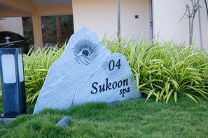 Een sauna, een stoombad, aromatherapie, hotstone-massages