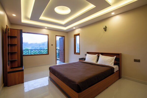 Premium bedding, in-room safe, free WiFi, bed sheets