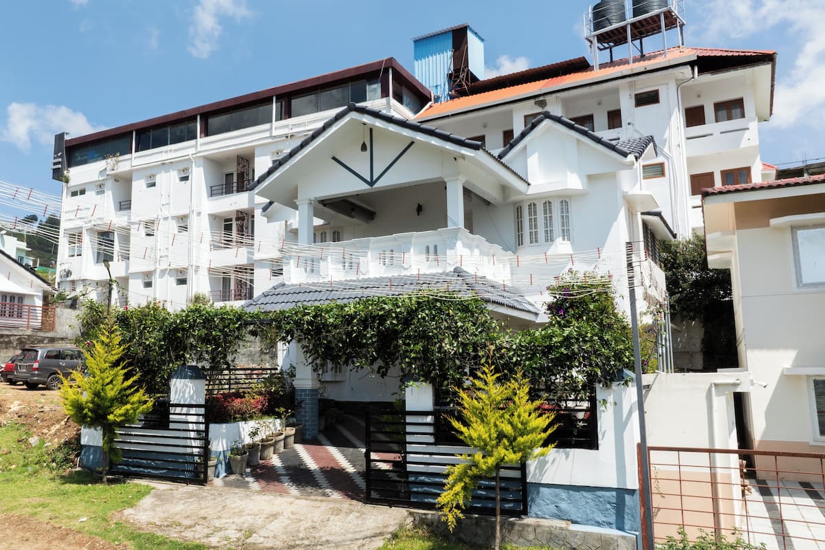 Deluxe Room | Premium bedding, in-room safe, free WiFi, bed sheets