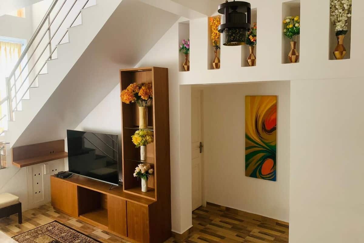 Deluxe Double Room, Garden View | Premium bedding, in-room safe, free WiFi, bed sheets