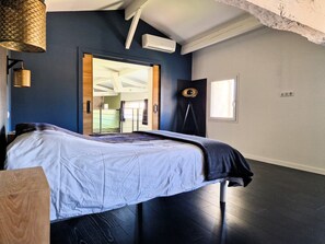 3 habitaciones, tabla de planchar con plancha, wifi y ropa de cama 