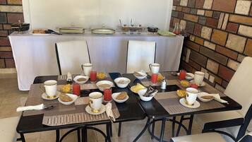 Free daily continental breakfast