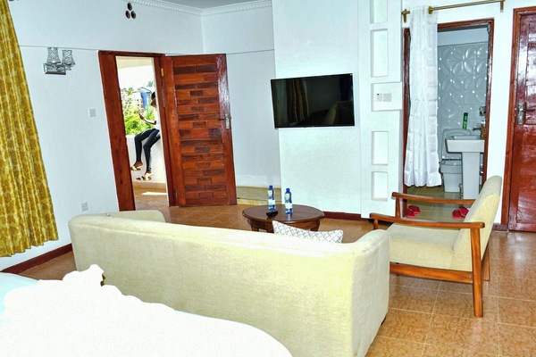 WiFi (free), bed sheets