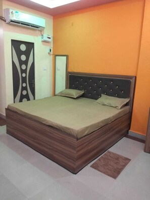 Luxury Double Room - Hotel Shivoham (Mathura)