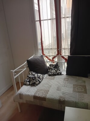 1 bedroom, WiFi, bed sheets - 2 ROOMS SAINT GERMAIN DES PRES lease mobility (Paris)