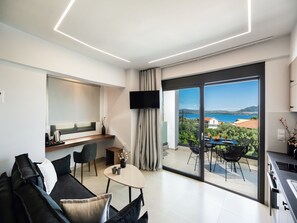 Deluxe Studio, Sea View | Living area - Fraxi Beach Premium Apartments (Nikiana)
