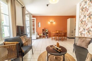 Smart TV, books, video library, stereo